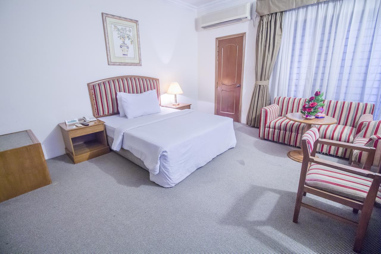 Hotel Swiss Park Dhaka Extérieur photo