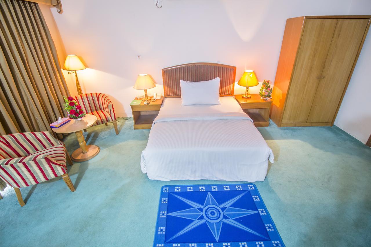 Hotel Swiss Park Dhaka Extérieur photo