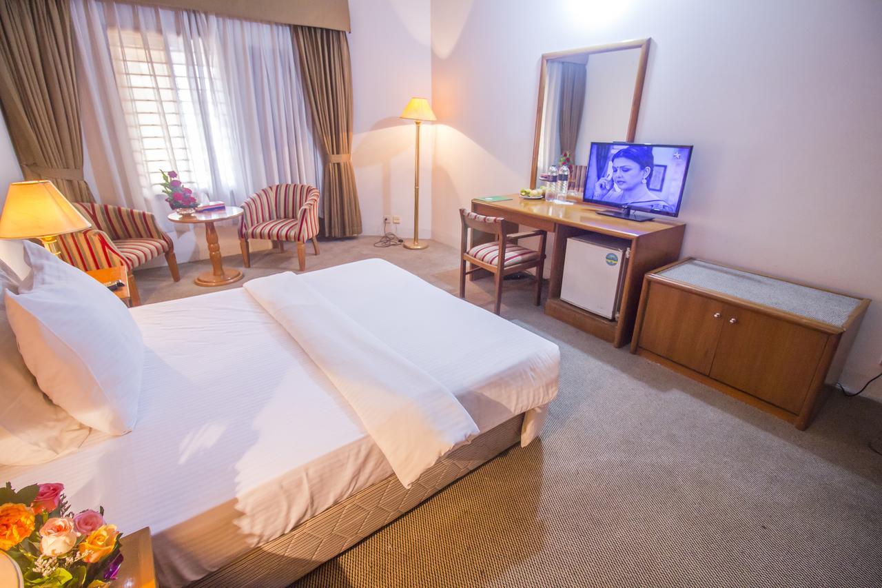 Hotel Swiss Park Dhaka Extérieur photo