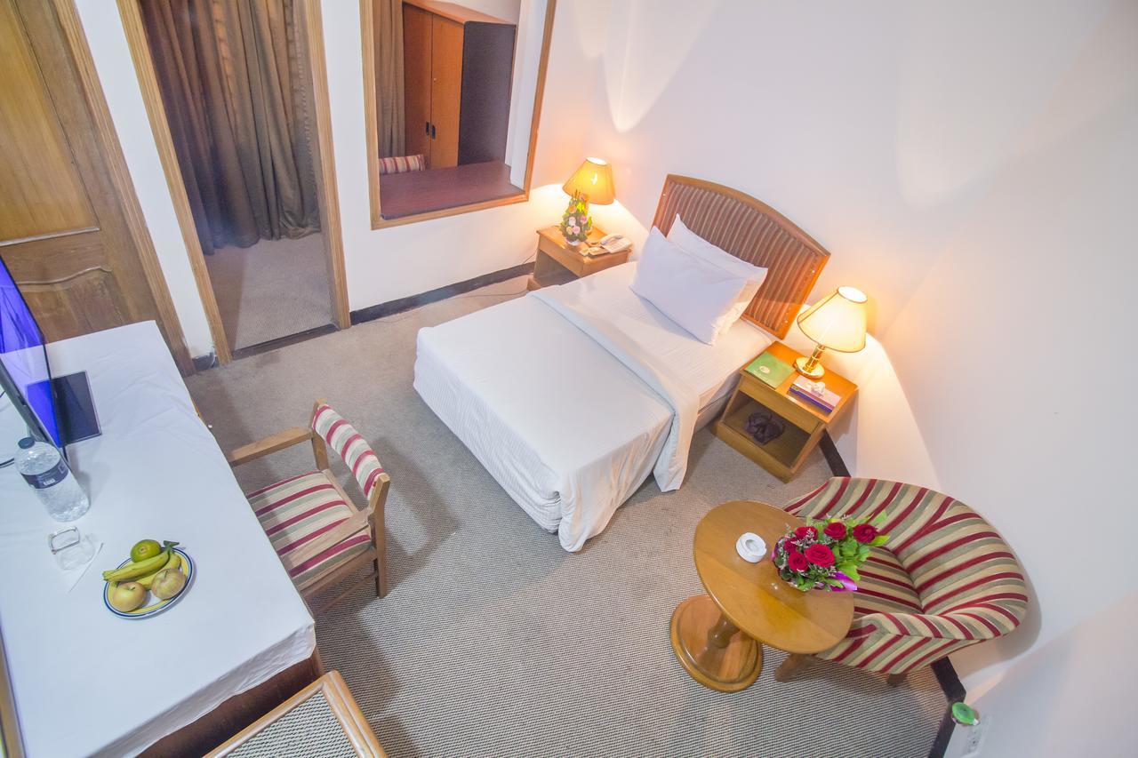 Hotel Swiss Park Dhaka Extérieur photo